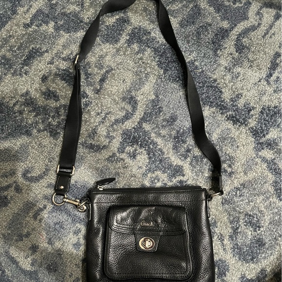 Coach Handbags - Coach Black Pebbled Leather Turn Lock Pocket Swingback Crossbody Bag